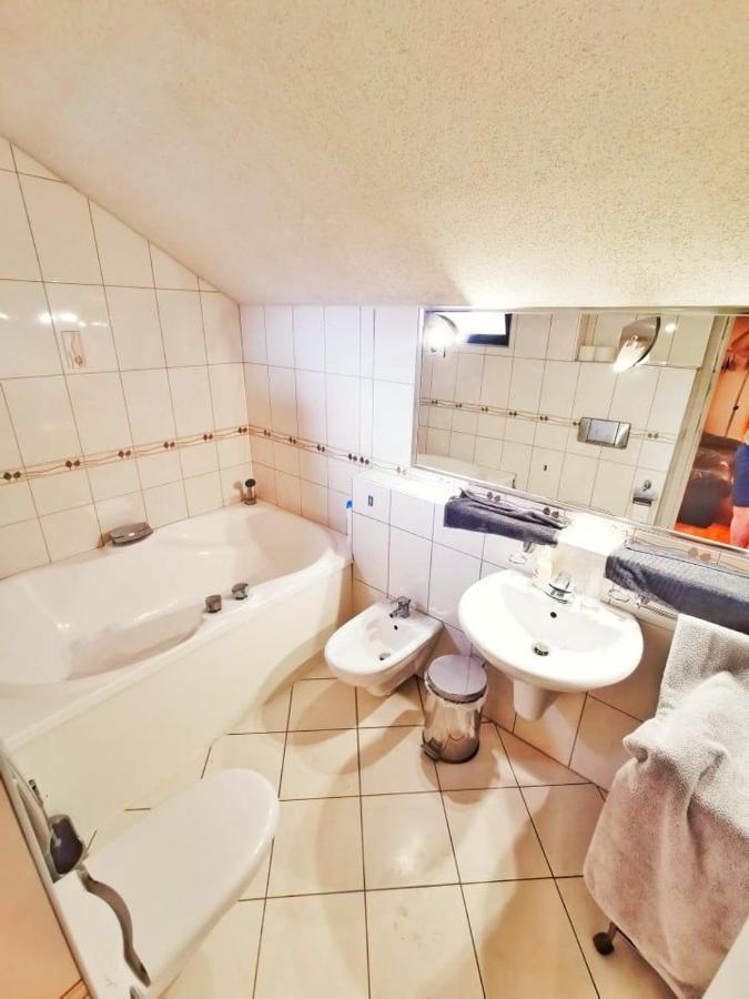 Apartman Poirot Balcony เอียร์ด ภายนอก รูปภาพ